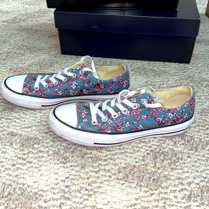 Floral Converse